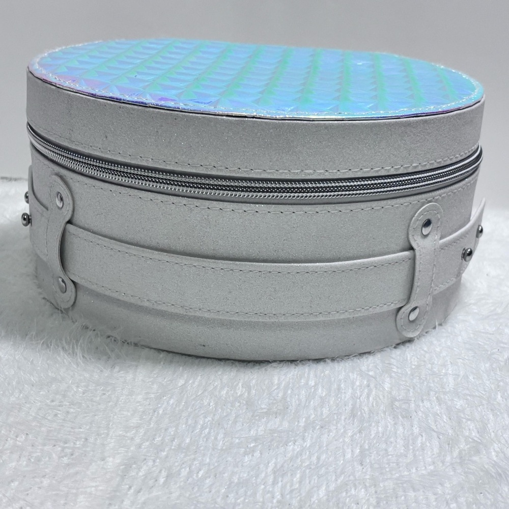 Disney Iridescent Blue Cosmetic Bag 🦄🦄 - Picture 5 of 10